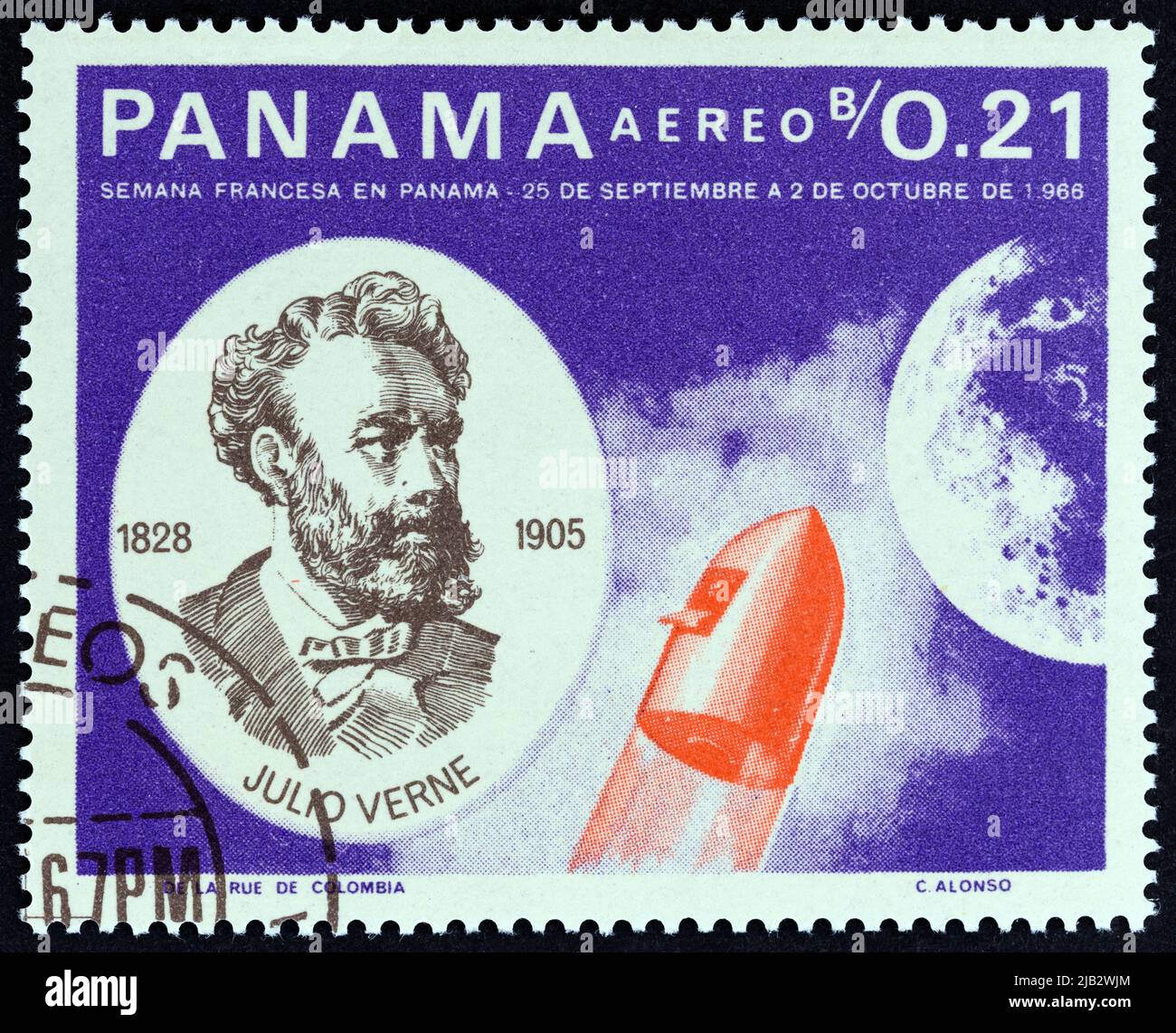 PANAMA - UM 1966: Eine in Panama gedruckte Marke zeigt Jules Verne und Rakete, um 1966. Stockfoto