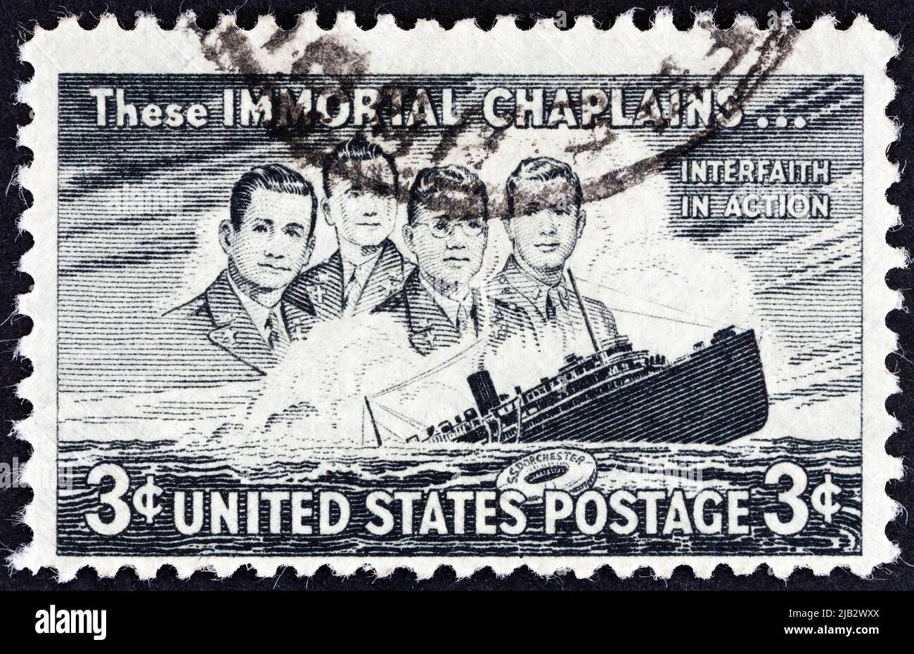 USA - UM 1948: Eine in den USA gedruckte Briefmarke zeigt die vier Kapläne und Liner Dorchester, um 1948. Stockfoto