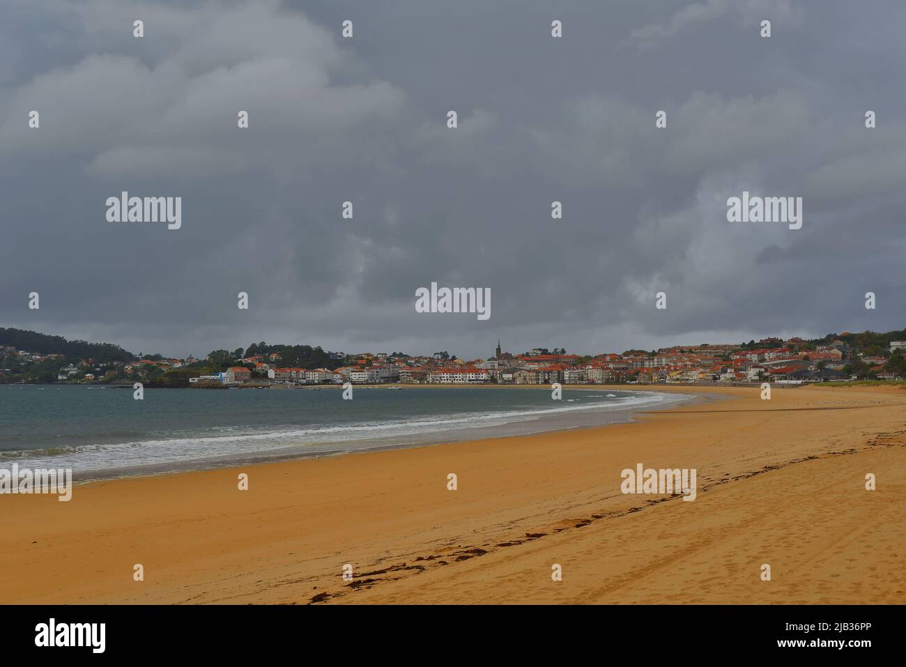 Die Ruhe der Nebensaison am Strand Stockfoto