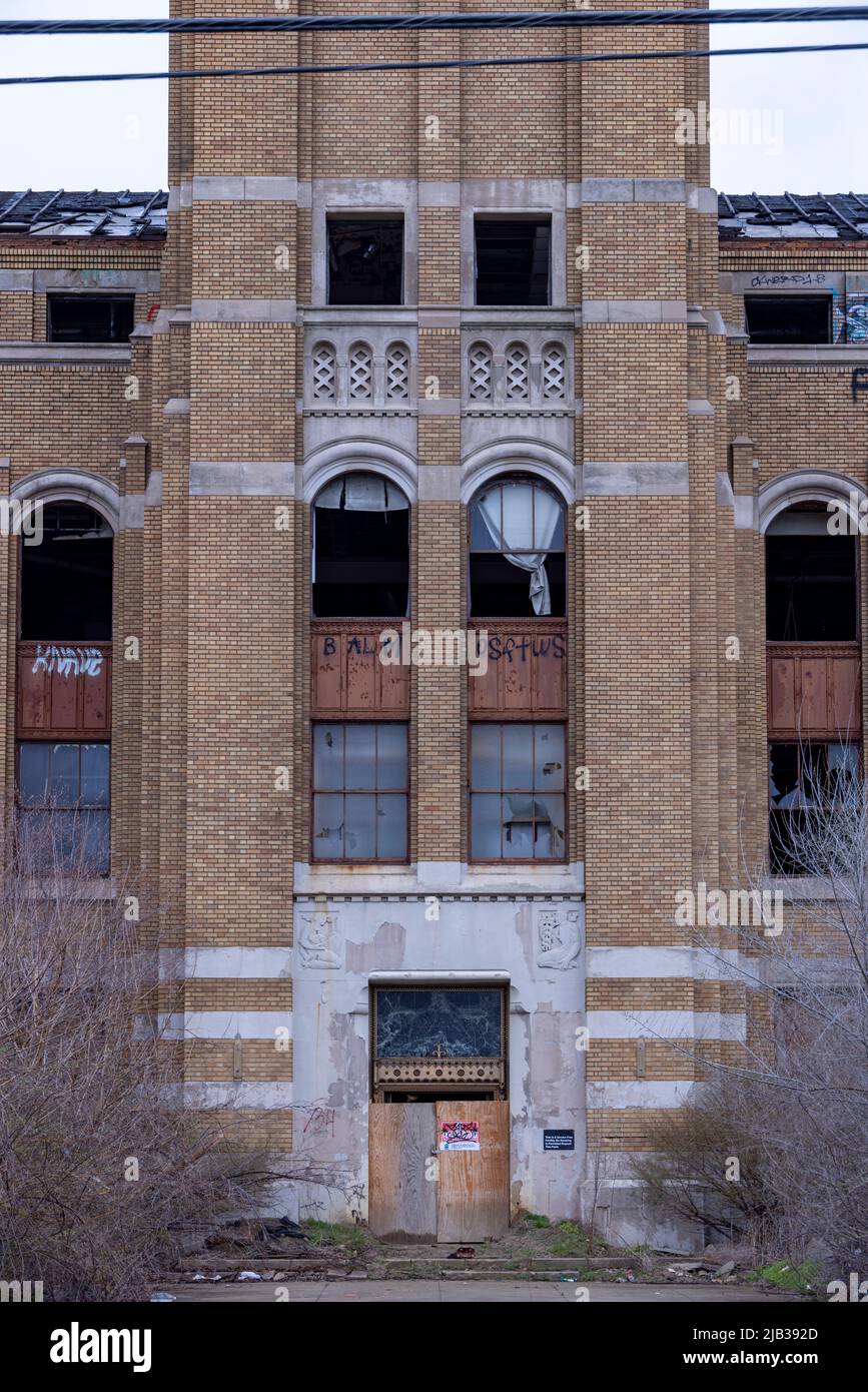 Entrance, verlassene ehemalige Zentrale von American Motors World, Plymouth Road Office Center (PROC), Detroit, Michigan, USA Stockfoto