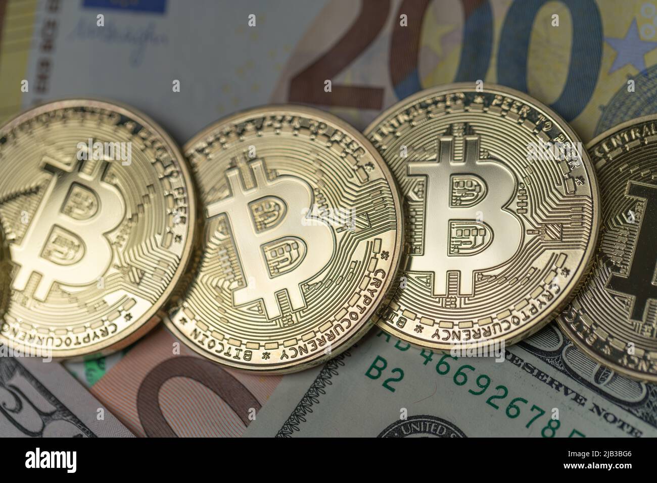 Goldbitcoin auf 200 Euro Banknote. Für den europäischen digitalen  Binnenmarkt, Bitcoin-Euro-Wechselkurs, EU-E-Commerce, EU-Bitcoin-Verordnung,  Bitcoin-Anstieg Stockfotografie - Alamy