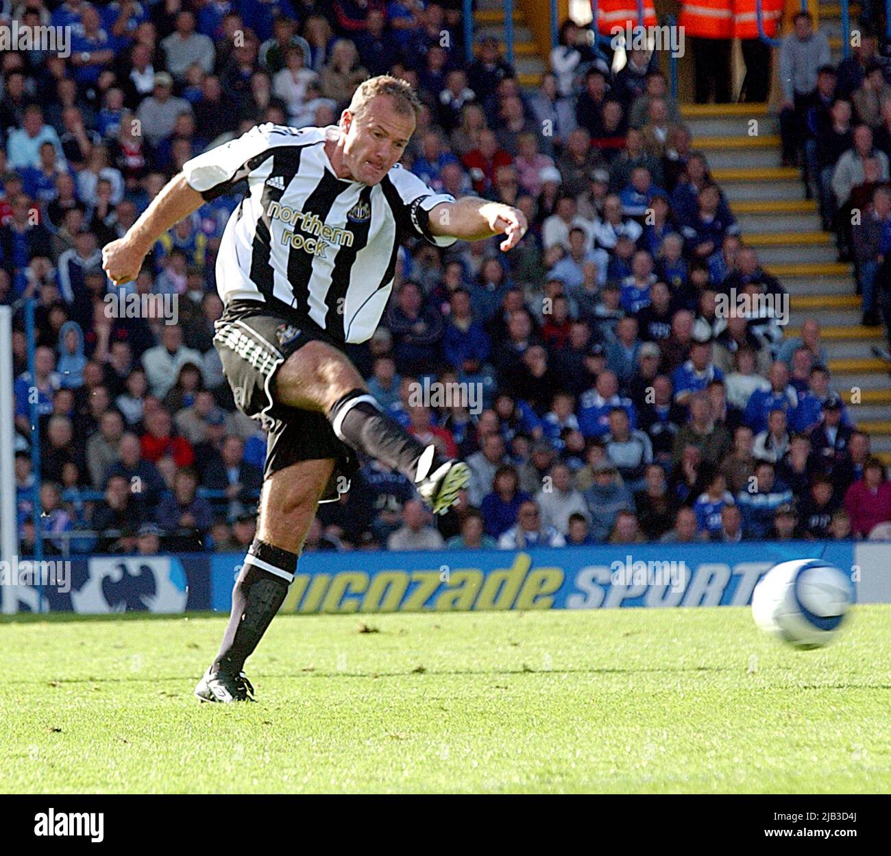 PORTSMOUTH V NEWCASTLE ALAN SHEARER PIC MIKE WALKER, 2005 Stockfoto