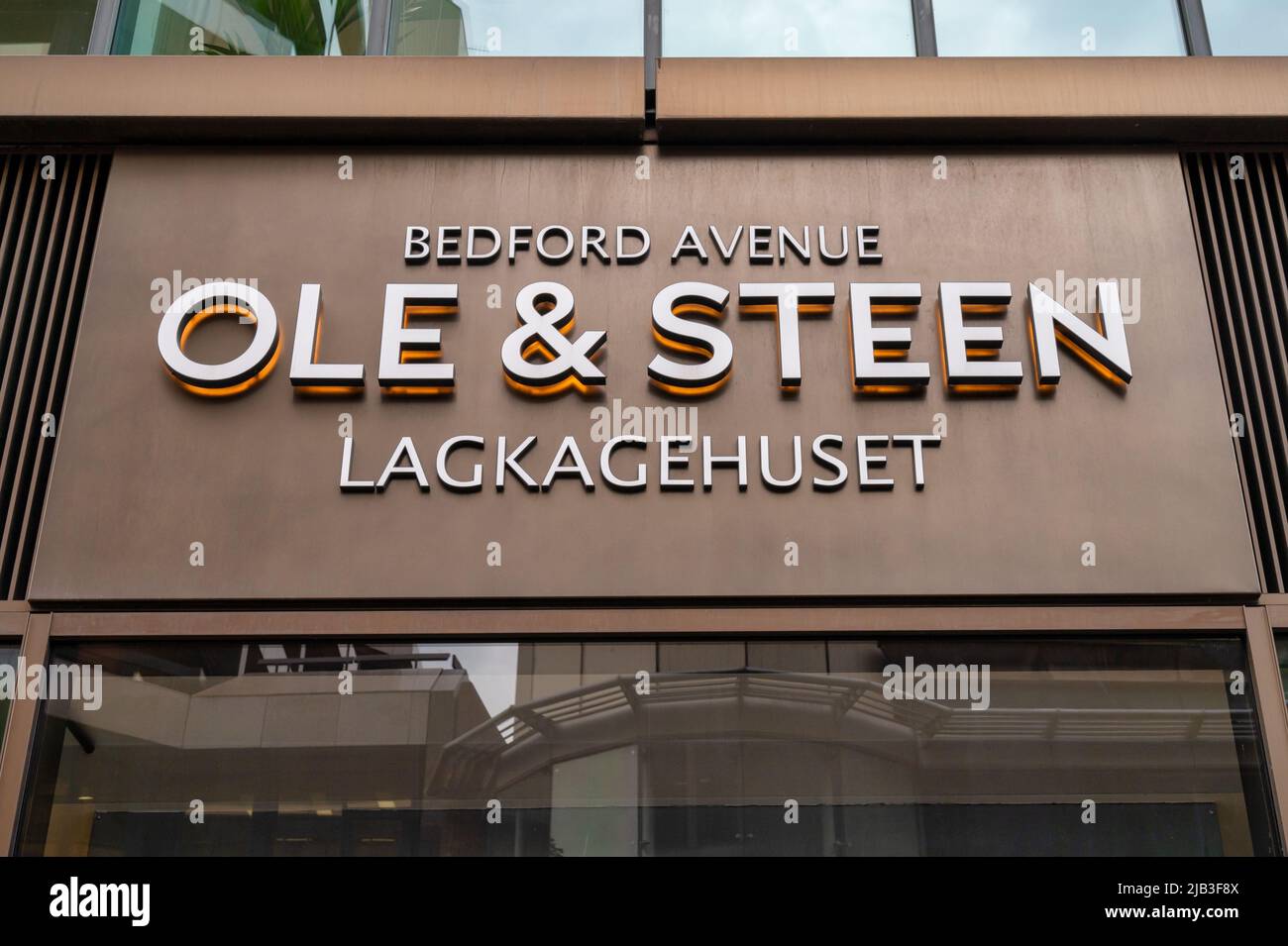 London, Großbritannien - 3. Mai 2022: Das Schild für Ole & Steen London Stockfoto
