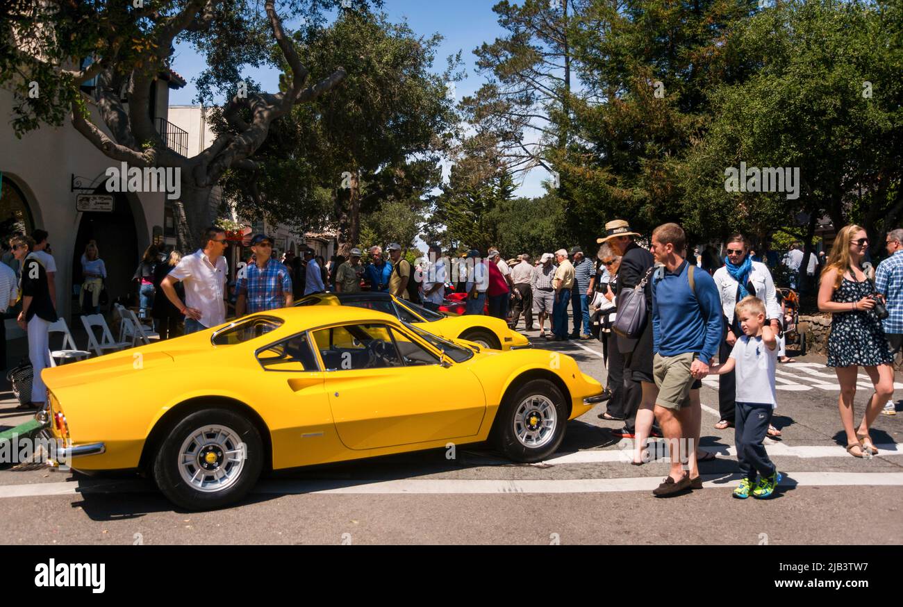 Dino 246 GT gesehen auf dem Carmel-by-the-Sea Concours auf der Avenue während der Monterey Car Week Stockfoto