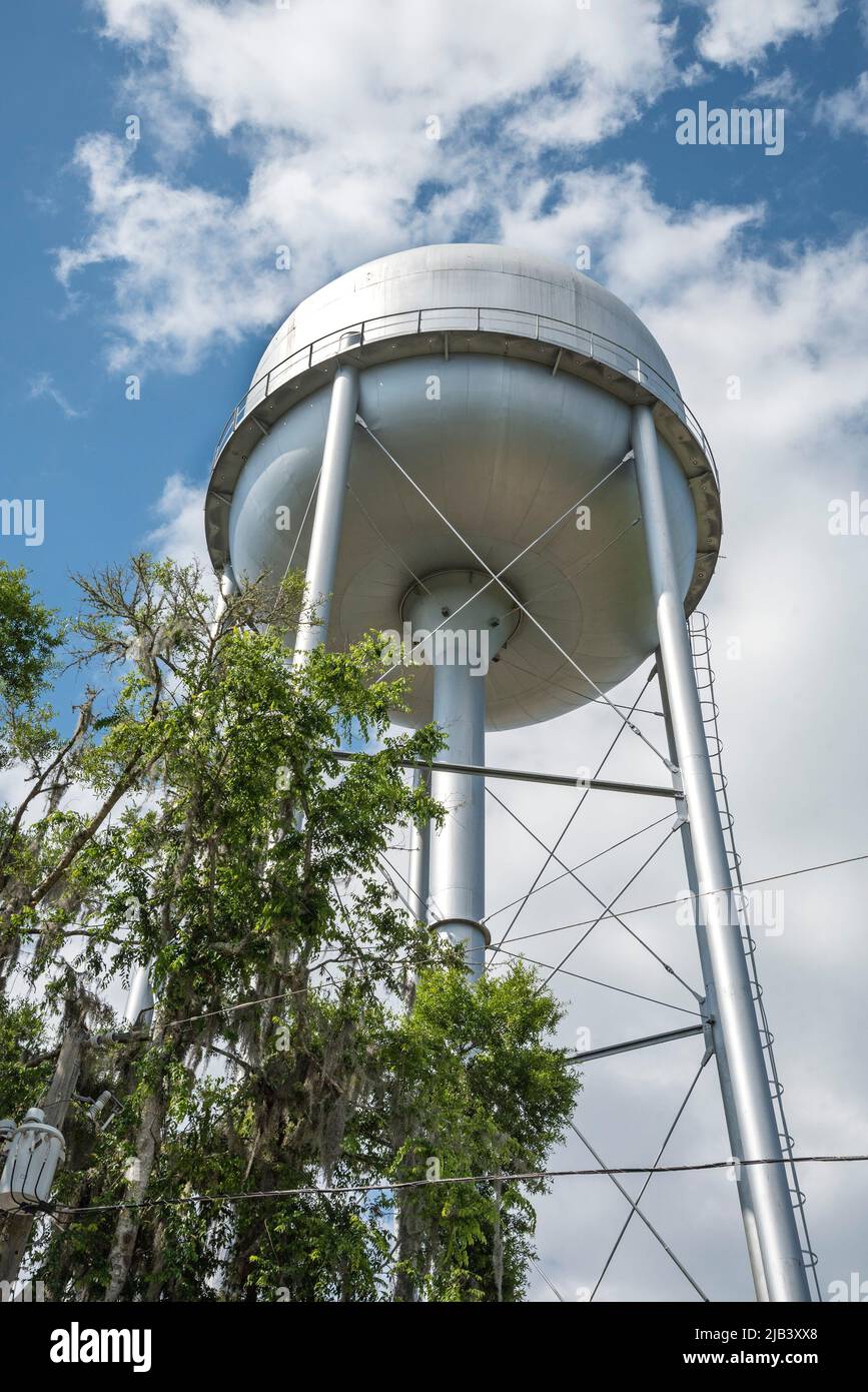 Wasserturm in einer kleinen Stadt im Norden Floridas. Stockfoto