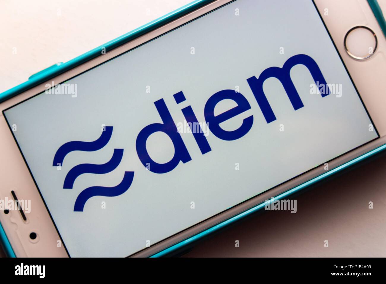 Facebook Diem (früher als Waage bekannt) Logo auf dem iPhone. Es ist ein genehmigtes Blockchain-basiertes Kryptowährungs-Zahlungssystem, das von Facebook Meta vorgeschlagen wird Stockfoto