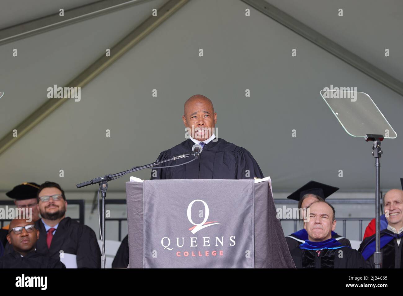 New York, NY, USA. 2.. Juni 2022. Queens College, Queens, New York, USA, Juni 02, 2022 - der Bürgermeister von New York, Eric Adams, gibt heute in Flushing, Queens, eine Anfangsrede für die Klasse von 2022 am Queens College. Foto: Luiz Rampelotto/EuropaNewswire.BILDNACHWEIS ERFORDERLICH. (Bild: © Luiz Rampelotto/ZUMA Press Wire) Bild: ZUMA Press, Inc./Alamy Live News Stockfoto