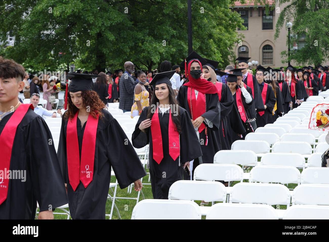 New York, NY, USA. 2.. Juni 2022. Queens College, Queens, New York, USA, Juni 02, 2022 - Studenten während der New York City Bürgermeister Eric Adams Anfangsansprache für die Klasse von 2022 am Queens College heute in Flushing Queens. Foto: Luiz Rampelotto/EuropaNewswire.BILDNACHWEIS ERFORDERLICH. (Bild: © Luiz Rampelotto/ZUMA Press Wire) Bild: ZUMA Press, Inc./Alamy Live News Stockfoto