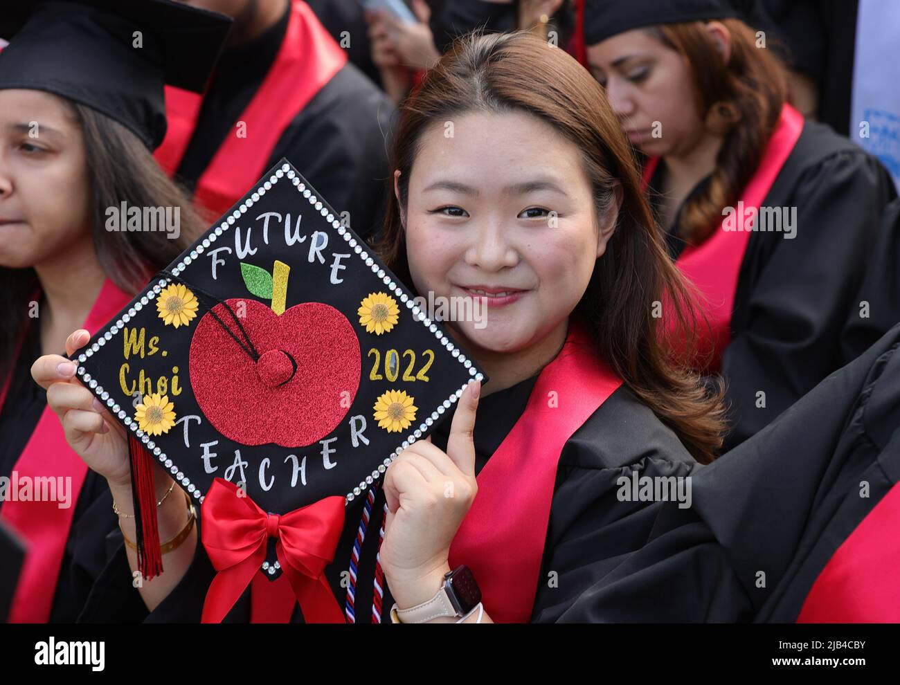 New York, NY, USA. 2.. Juni 2022. Queens College, Queens, New York, USA, Juni 02, 2022 - Studenten während der New York City Bürgermeister Eric Adams Anfangsansprache für die Klasse von 2022 am Queens College heute in Flushing Queens. Foto: Luiz Rampelotto/EuropaNewswire.BILDNACHWEIS ERFORDERLICH. (Bild: © Luiz Rampelotto/ZUMA Press Wire) Bild: ZUMA Press, Inc./Alamy Live News Stockfoto