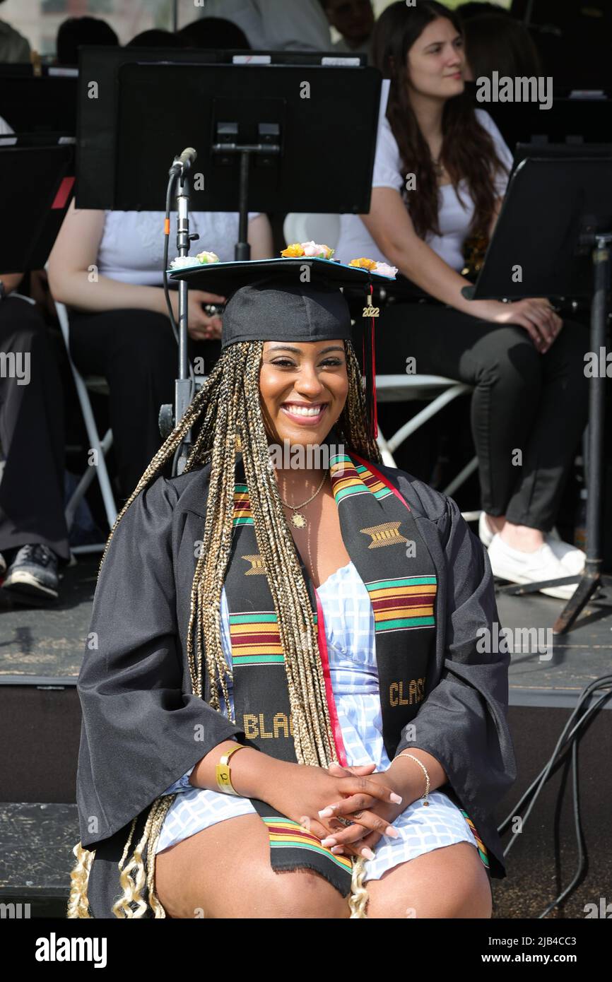 New York, NY, USA. 2.. Juni 2022. Queens College, Queens, New York, USA, Juni 02, 2022 - Studenten während der New York City Bürgermeister Eric Adams Anfangsansprache für die Klasse von 2022 am Queens College heute in Flushing Queens. Foto: Luiz Rampelotto/EuropaNewswire.BILDNACHWEIS ERFORDERLICH. (Bild: © Luiz Rampelotto/ZUMA Press Wire) Bild: ZUMA Press, Inc./Alamy Live News Stockfoto