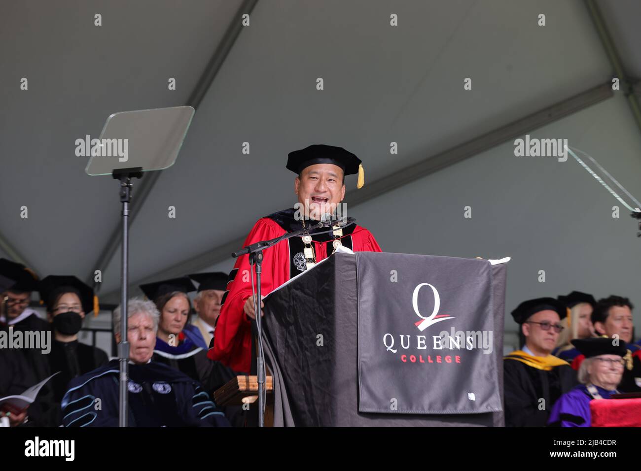 New York, NY, USA. 2.. Juni 2022. Queens College, Queens, New York, USA, Juni 02, 2022 - Frank H. Wu ist Präsident des Queens College während der New Yorker Bürgermeisterin Eric Adams, der heute in Flushing, Queens, die 2022-jährige Klasse am Queens College besuchte. Foto: Luiz Rampelotto/EuropaNewswire.BILDNACHWEIS ERFORDERLICH. (Bild: © Luiz Rampelotto/ZUMA Press Wire) Bild: ZUMA Press, Inc./Alamy Live News Stockfoto
