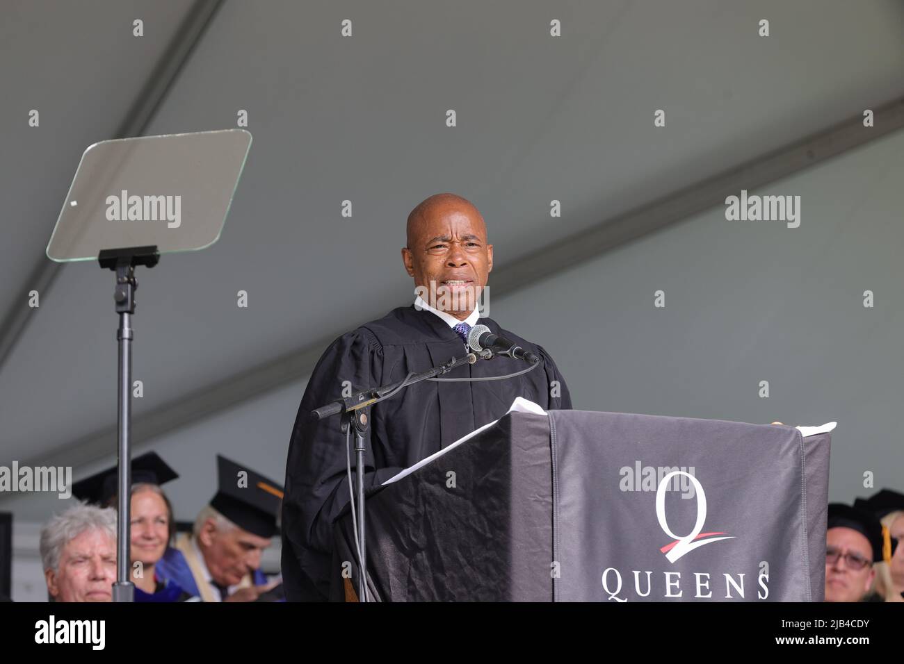 New York, NY, USA. 2.. Juni 2022. Queens College, Queens, New York, USA, Juni 02, 2022 - der Bürgermeister von New York, Eric Adams, gibt heute in Flushing, Queens, eine Anfangsrede für die Klasse von 2022 am Queens College. Foto: Luiz Rampelotto/EuropaNewswire.BILDNACHWEIS ERFORDERLICH. (Bild: © Luiz Rampelotto/ZUMA Press Wire) Bild: ZUMA Press, Inc./Alamy Live News Stockfoto