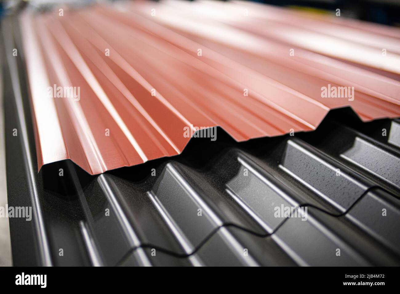 Metall Wellpappe Dachprofile in Metall Dachwerk Stockfoto