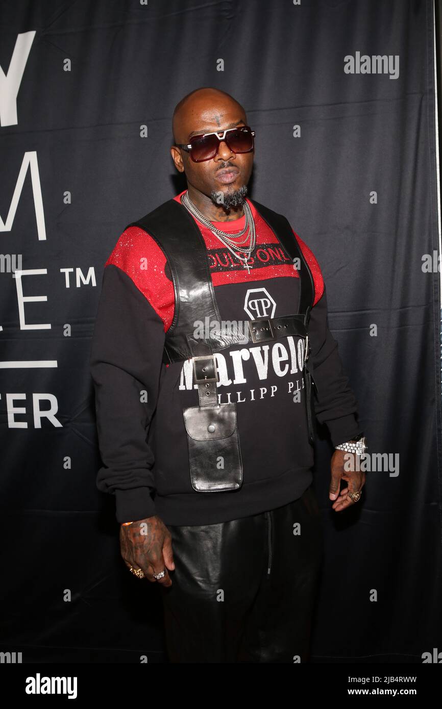Newark, Ny. 02.. Juni 2022. Treach of Naughty by Nature besucht GRAMMY Museum Experience im Prudential Center Auftaktveranstaltung zum Black Music Month Empfang mit Fotograf Ernie Paniccioli Eröffnung der neuen Fotoausstellung A Hip-Hop Life: Fünf Jahrzehnte Hip-Hop-Musik, Kunst und Kultur und die Enthüllung von Artefakten aus neun ganz besonderen New Jersey Legends im Museum - Newark, NJ am 3. Juni 2022. (Foto von Udo Salters/Sipa USA) Quelle: SIPA USA/Alamy Live News Stockfoto