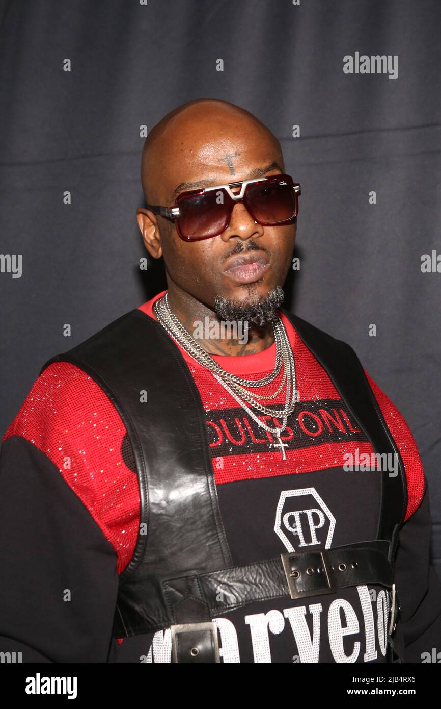 Newark, Ny. 02.. Juni 2022. Treach of Naughty by Nature besucht GRAMMY Museum Experience im Prudential Center Auftaktveranstaltung zum Black Music Month Empfang mit Fotograf Ernie Paniccioli Eröffnung der neuen Fotoausstellung A Hip-Hop Life: Fünf Jahrzehnte Hip-Hop-Musik, Kunst und Kultur und die Enthüllung von Artefakten aus neun ganz besonderen New Jersey Legends im Museum - Newark, NJ am 3. Juni 2022. (Foto von Udo Salters/Sipa USA) Quelle: SIPA USA/Alamy Live News Stockfoto