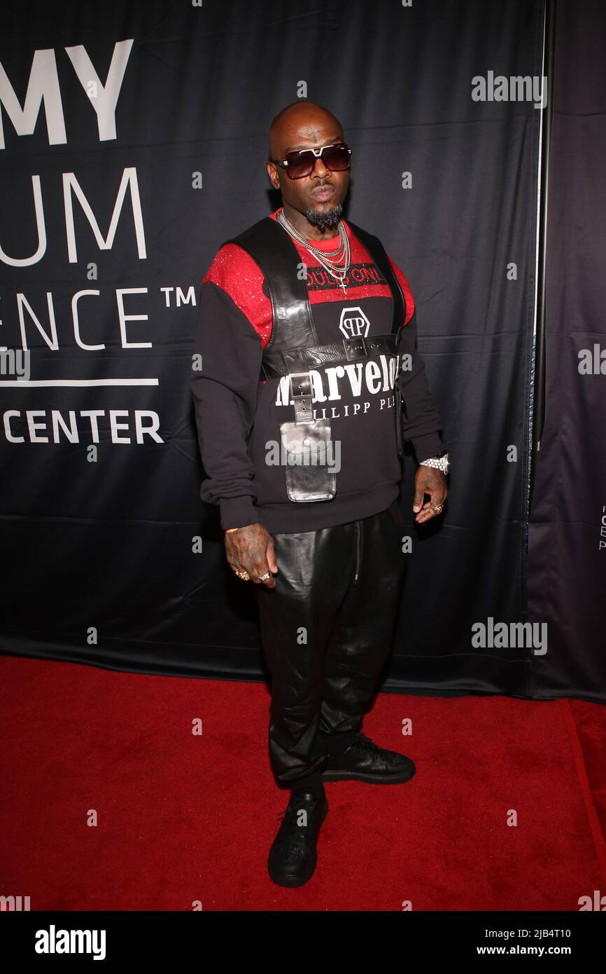 Newark, Ny. 02.. Juni 2022. Treach of Naughty by Nature besucht GRAMMY Museum Experience im Prudential Center Auftaktveranstaltung zum Black Music Month Empfang mit Fotograf Ernie Paniccioli Eröffnung der neuen Fotoausstellung A Hip-Hop Life: Fünf Jahrzehnte Hip-Hop-Musik, Kunst und Kultur und die Enthüllung von Artefakten aus neun ganz besonderen New Jersey Legends im Museum - Newark, NJ am 3. Juni 2022. (Foto von Udo Salters/Sipa USA) Quelle: SIPA USA/Alamy Live News Stockfoto
