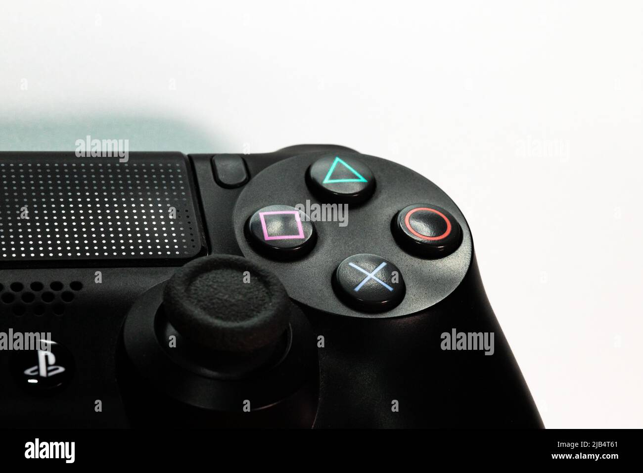 Tasten des alten DualShock 4 Controllers. PlayStation 4 (PS4) ist eine von Sony Computer Entertainment entwickelte Heimvideospielkonsole mit 8. Gens. Stockfoto