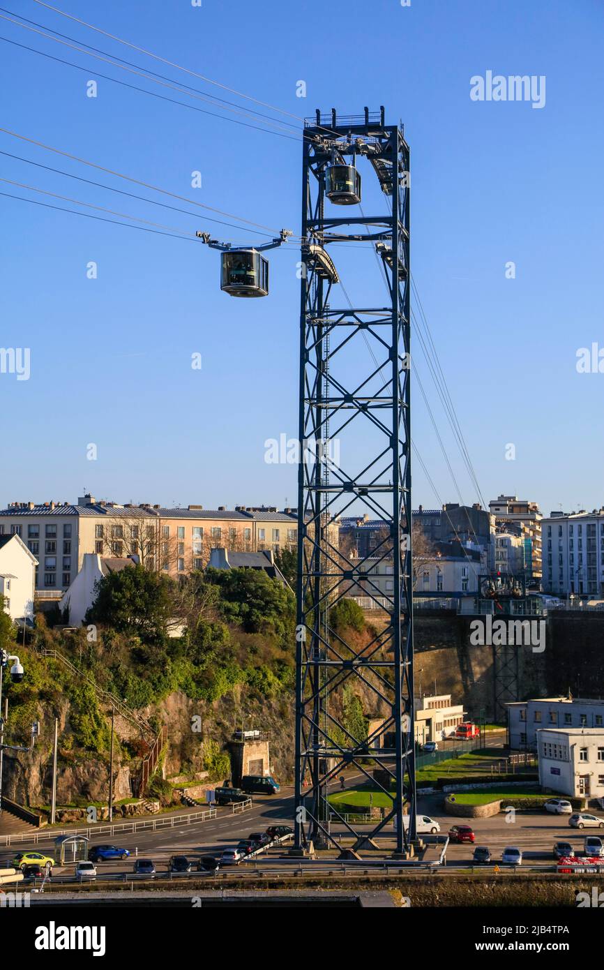 Seilbahn über den Penfeld zwischen dem Stadtzentrum und dem Kultur- und Handelszentrum der Atelers des Capucins im ehemaligen Arsenal-Gebäude Stockfoto