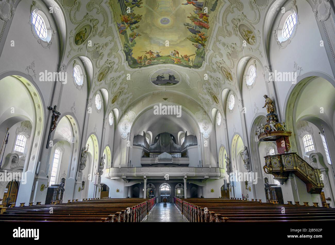 Orgelloft, Stadtpfarrkirche St. Peter und Paul, Dom des Westallgaeus, neobarocke Kirche von 1914, Lindenberg, Allgäu, Bayern Stockfoto
