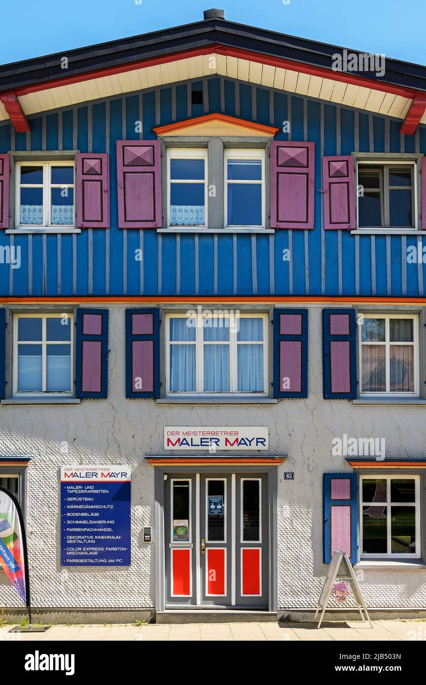 Bunte Holzfassade, Lindenberg, Allgäu, Bayern, Deutschland Stockfoto