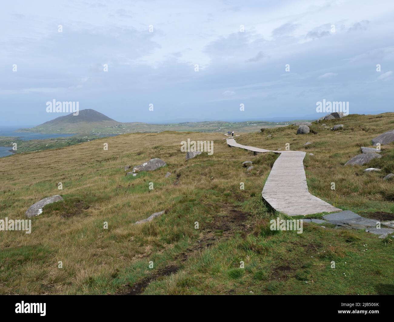 Wanderweg im Connemara National Park in der Nähe von Connemara im Westen Irlands. Connemara National Park, Letterfrack, Galway, Irland Stockfoto