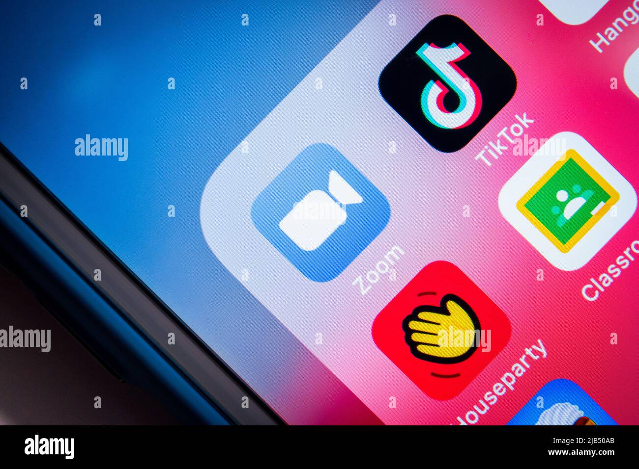App für Zoom, Videotelefonie und Online-Chat-Dienste auf dem iPhone. Zoom Video Communications, Inc. Ist ein US-amerikanisches Technologieunternehmen mit Sitz in San Jose, CA Stockfoto