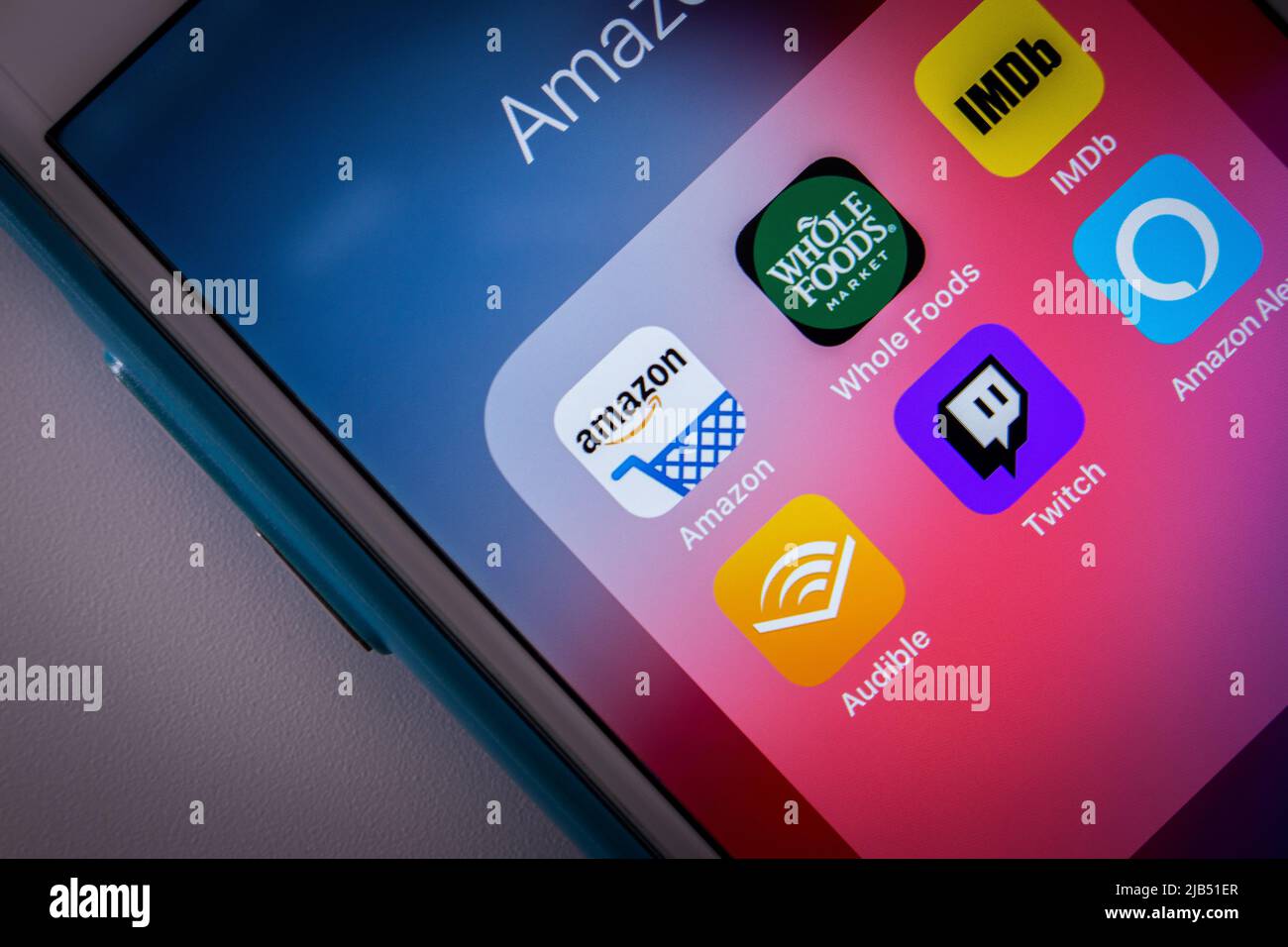 Kumamoto / JAPAN - Okt 3 2020 : Amazon und seine Tochtergesellschaften (Whole Foods, IMDb, Audible, Twitch und Alexa) auf dem iPhone-Bildschirm. Stockfoto