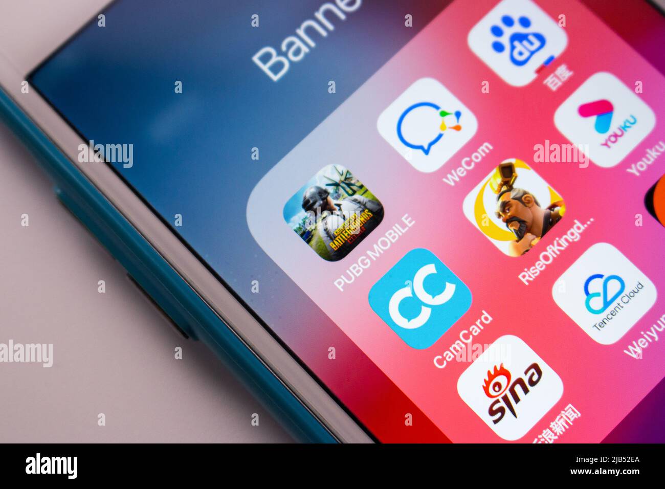 Kumamoto / JAPAN - Okt 2 2020 : PUBG & beliebte chinesische Apps auf dem iPhone in dunkler Stimmung. Indien verbietet PUBG, Baidu und über 100 Apps, die mit China verknüpft sind Stockfoto