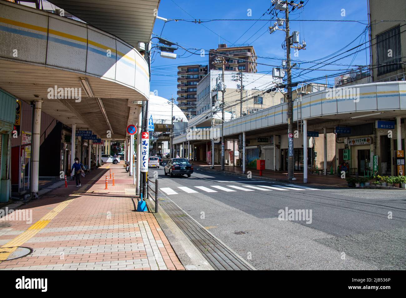 Stadtbild Einkaufsstraße Carato (Carato Shoutengai) an sonnigen Tagen. Carato ist bekannt als einer der berühmtesten Sehenswürdigkeiten in Yamaguchi Stockfoto