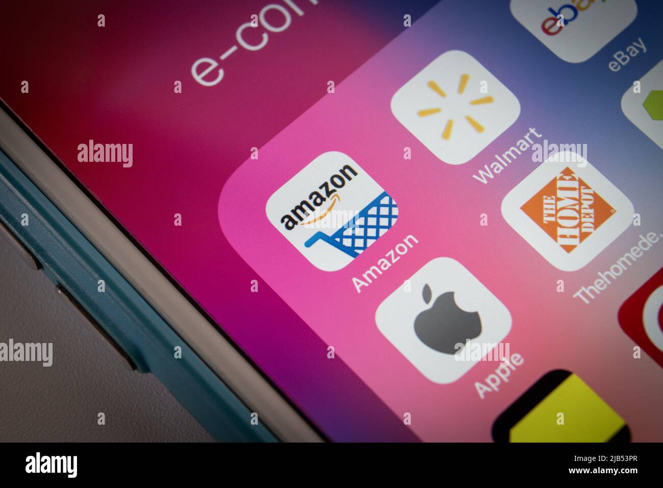 Apps von beliebten amerikanischen E-Commerce-Unternehmen (Amazon, Walmart, eBay, Apple, Home Depot, Wayfair, Best Buy, Target und Costco) auf dem iPhone Stockfoto
