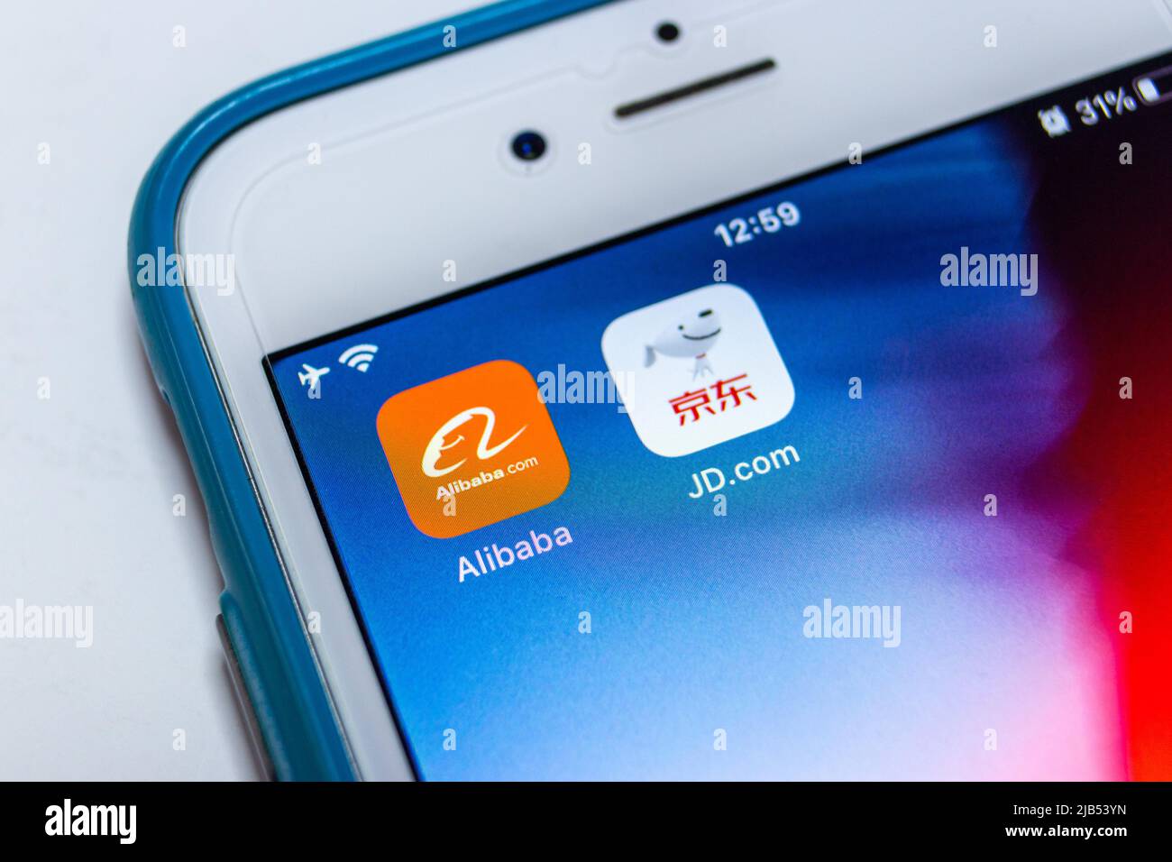 Kumamoto, JAPAN - Dez 10 2020 : Ikonen von Alibaba und JD.com, chinesischen großen 2 E-Commerce-Unternehmen, auf dem iPhone-Bildschirm. Stockfoto