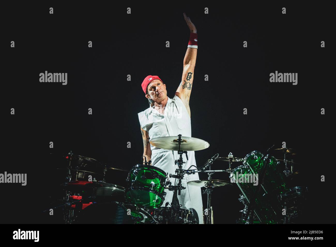 ZÜRICH, HALLENSTADION, 5. 2016. OKTOBER: Chad Smith, Schlagzeuger der amerikanischen Funk-Rockband Red Hot Chili Peppers, tritt live auf der Bühne für die Schweizer Etappe der „Getaway World Tour“ auf Stockfoto