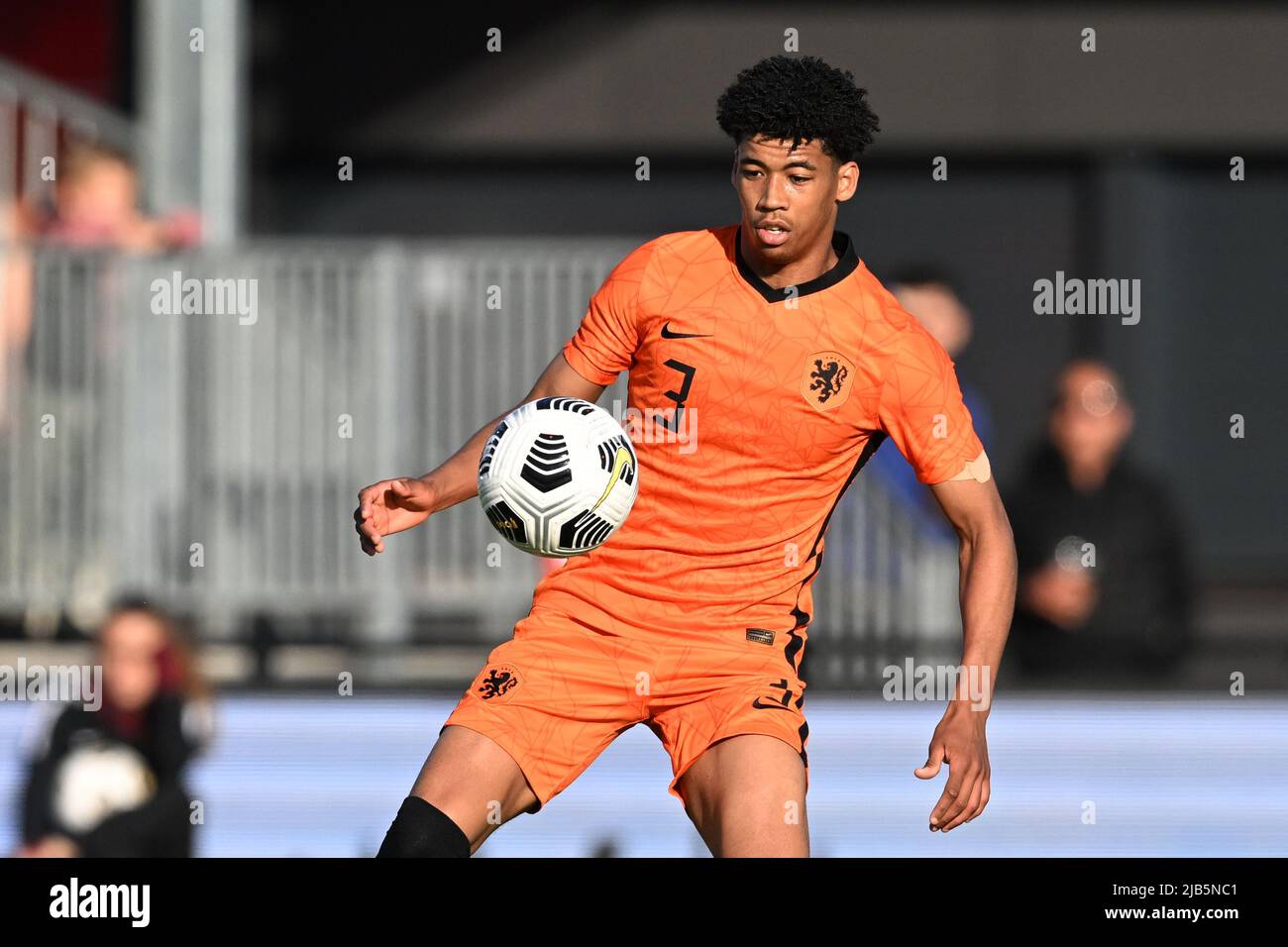 ALMERE - Livano Comenencia aus den Niederlanden U19. Während des UEFA-Europameisterschafts-Qualifikationsspiel zwischen den Niederlanden U19 und Serbien U19 im Yanmar-Stadion am 1. Juni 2022 in Almere, Niederlande. ANP | NIEDERLÄNDISCHE HÖHE | GERRIT AUS KÖLN Stockfoto