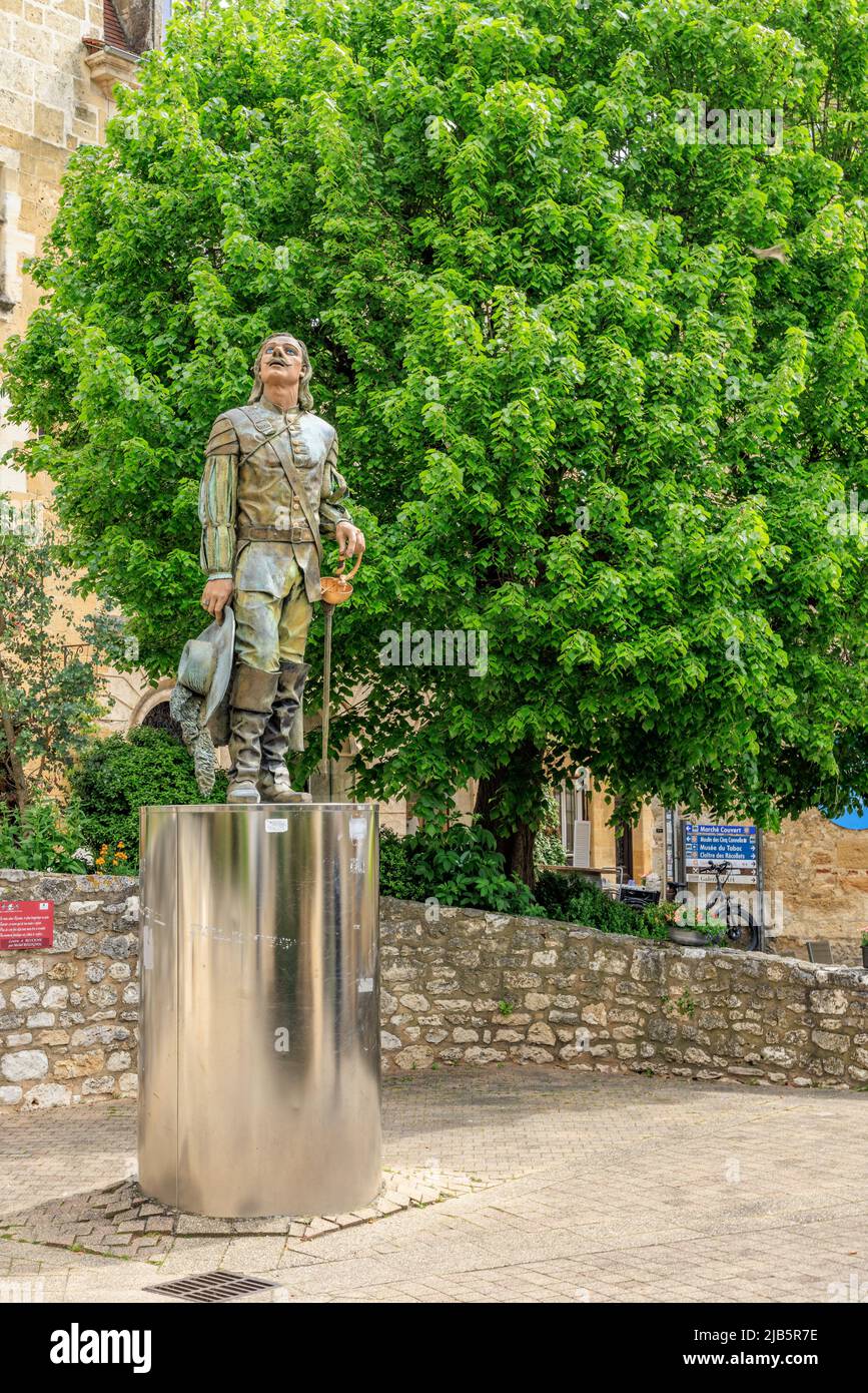Bergerac Frankreich - 28. April 2022: Blick auf die Statue von Cyrano in den Straßen der Region Bergerac Dordogne im Südwesten Frankreichs Stockfoto