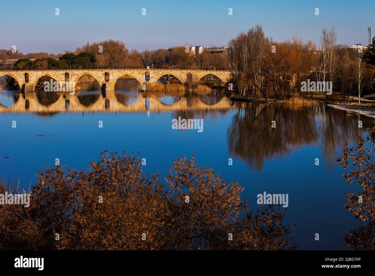 Steinbrücke, Duero Fluss, Zamora Stadt, Zamora Provience, Kastilien und Leon, Spanien, Europa. Stockfoto