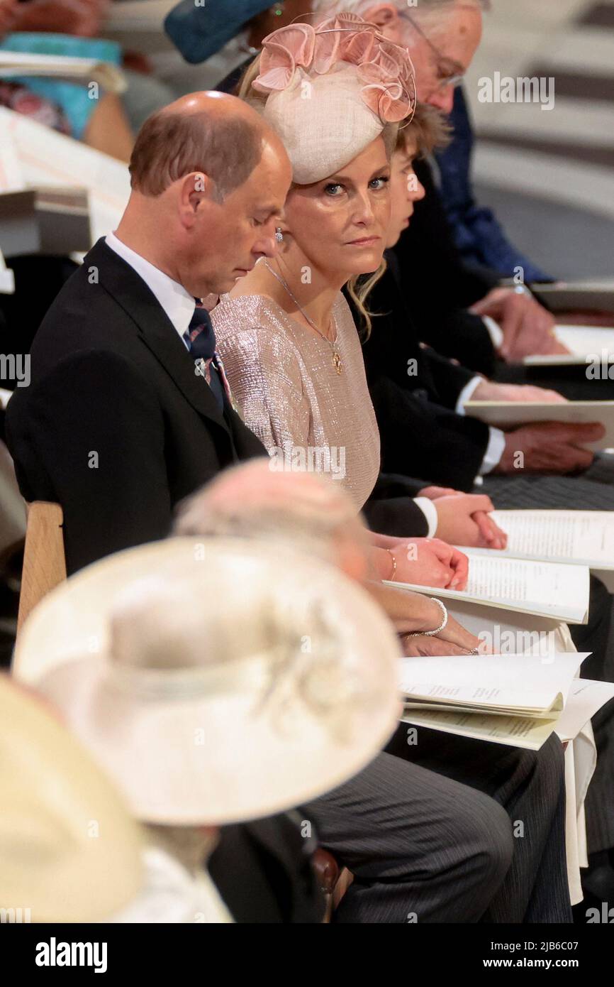 Der Graf und die Gräfin von Wessex während des Nationalgottesdienstes in der St. Paul's Cathedral, London, am zweiten Tag der Feierlichkeiten zum Platin-Jubiläum von Königin Elizabeth II Bilddatum: Freitag, 3. Juni 2022. Stockfoto