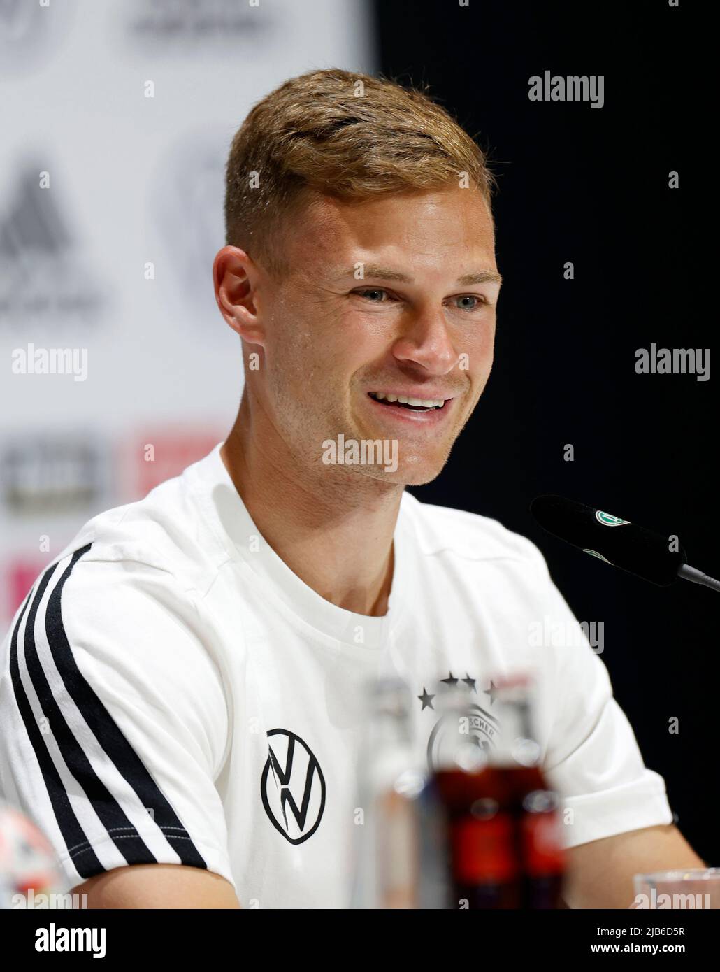 Fußball - UEFA Nations League - Deutschland Pressekonferenz - Adidas Adi  Dassler Stadion, Herzogenaurach, Deutschland - 3. Juni 2022 Deutschlands  Joshua Kimmich während der Pressekonferenz REUTERS/Heiko Becker  Stockfotografie - Alamy