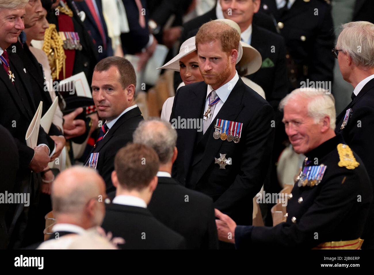 Der Herzog und die Herzogin von Sussex verlassen nach dem Nationalgottesdienst in der St. Paul's Cathedral, London, am zweiten Tag der Feierlichkeiten zum Platin-Jubiläum von Königin Elizabeth II. Bilddatum: Freitag, 3. Juni 2022. Stockfoto