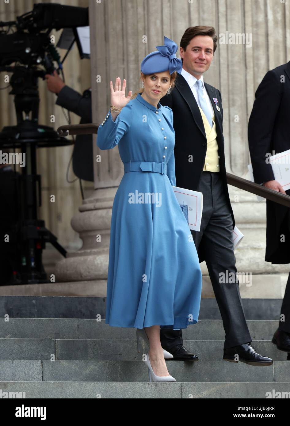 London, Großbritannien. 03.. Juni 2022. Prinzessin Beatrice von York und Edoardo Mapelli Mozzi nehmen am Erntedankgottesdienst in der St. Paul's Cathedral Teil, um das Platin-Jubiläum von Königin Elizabeth II. Zu feiern Die meisten älteren Mitglieder der königlichen Familie sind anwesend, aber leider kann Königin Elizabeth II. Nicht teilnehmen und Prinz Andrew zog sich aus, weil er positiv auf Coronavirus getestet wurde. Kredit: Paul Marriott/Alamy Live Nachrichten Stockfoto