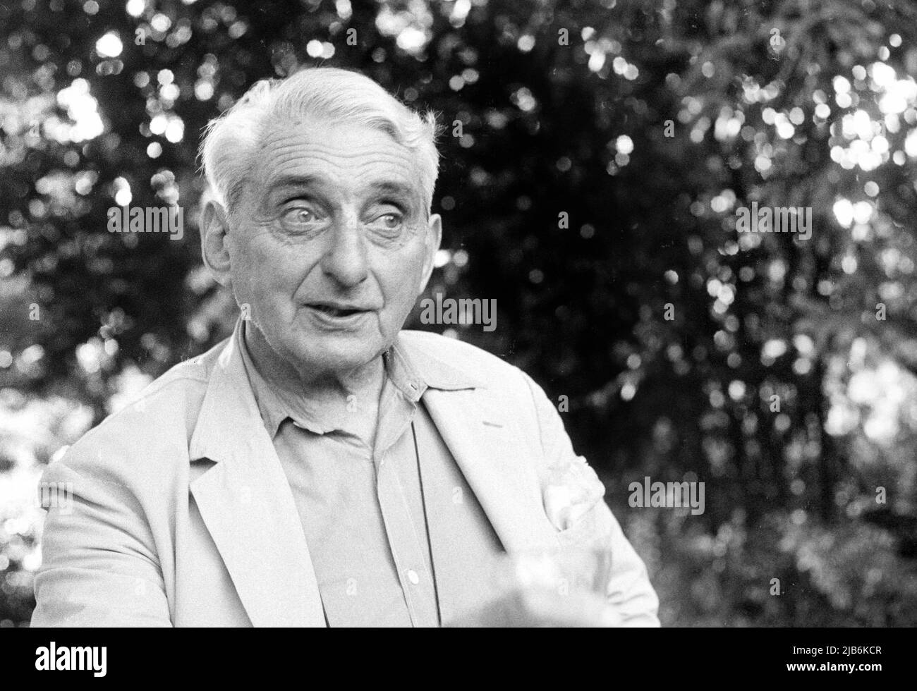 Portrait du peintre et decorateur Jean Hugo (1894-1994) en 1971. ©Michele Brabo/Opale.photo Stockfoto