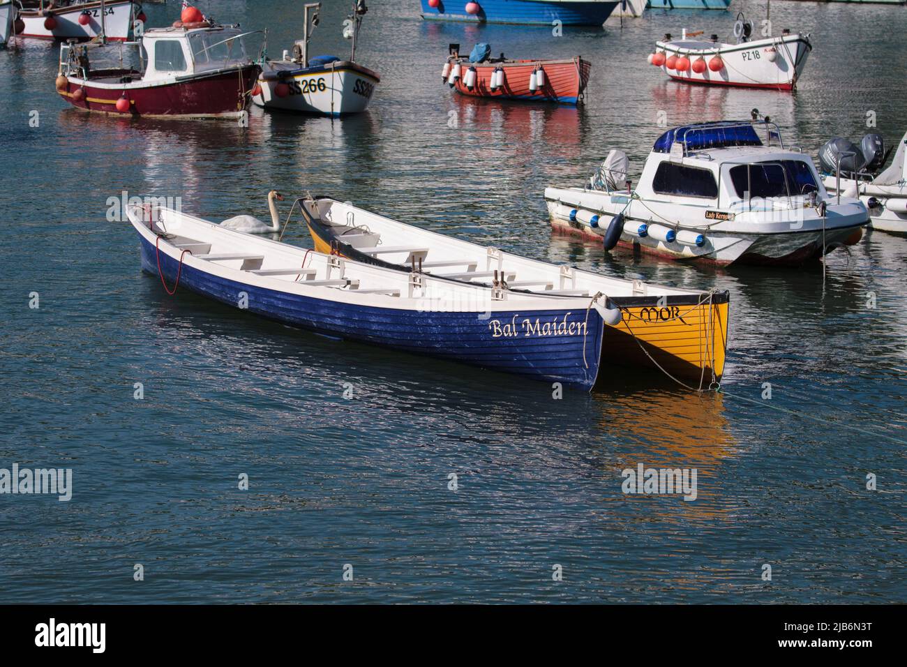 Die zwei Gigs des Porthleven Gig Clubs in Cornwall bei Flut Stockfoto