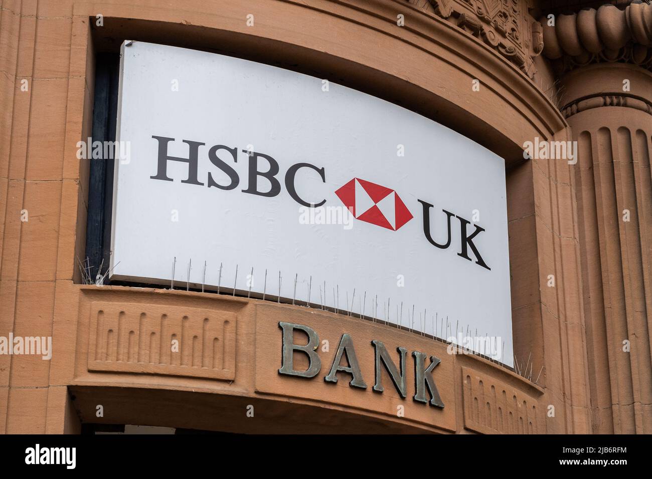 HSBC UK Bankschild an der Außenseite der Niederlassung in Lincoln, Lincolnshire, Großbritannien. Stockfoto