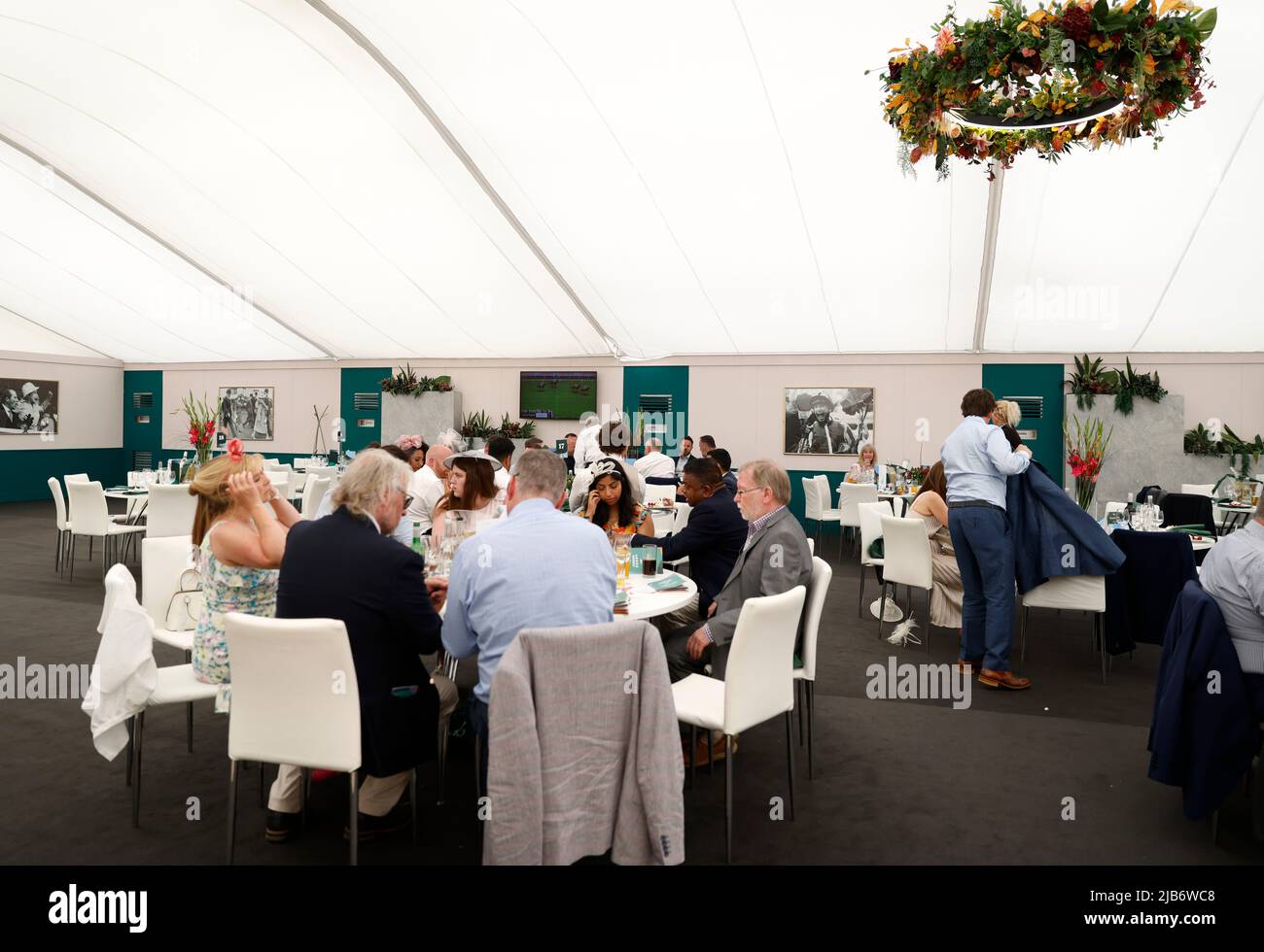 Ein allgemeiner Blick auf das Siegerpostzelt am Ladies Day während des Cazoo Derby Festival 2022 auf der Epsom Racecourse, Surrey. Bilddatum: Freitag, 3. Juni 2022. Stockfoto