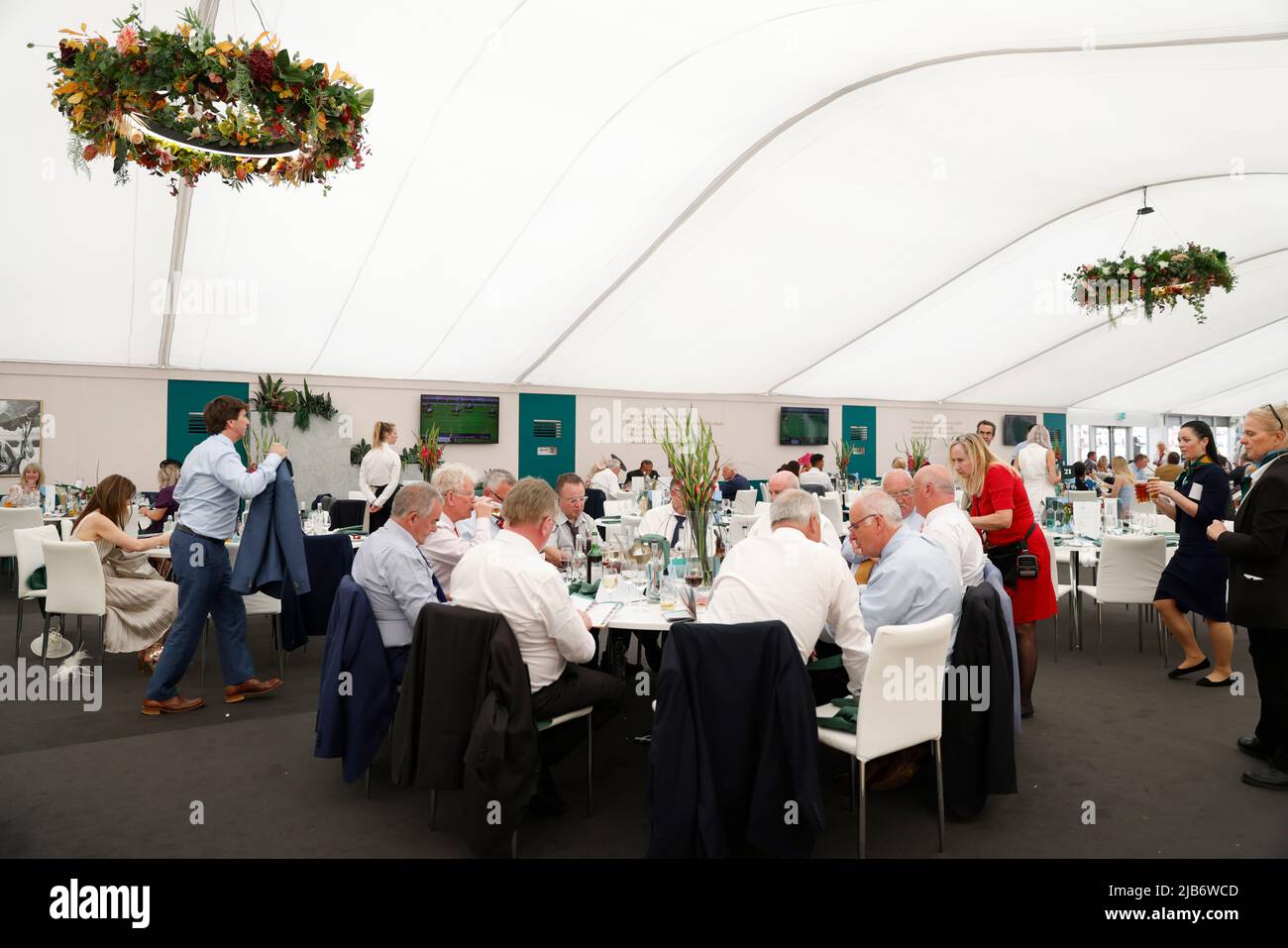 Ein allgemeiner Blick auf das Siegerpostzelt am Ladies Day während des Cazoo Derby Festival 2022 auf der Epsom Racecourse, Surrey. Bilddatum: Freitag, 3. Juni 2022. Stockfoto