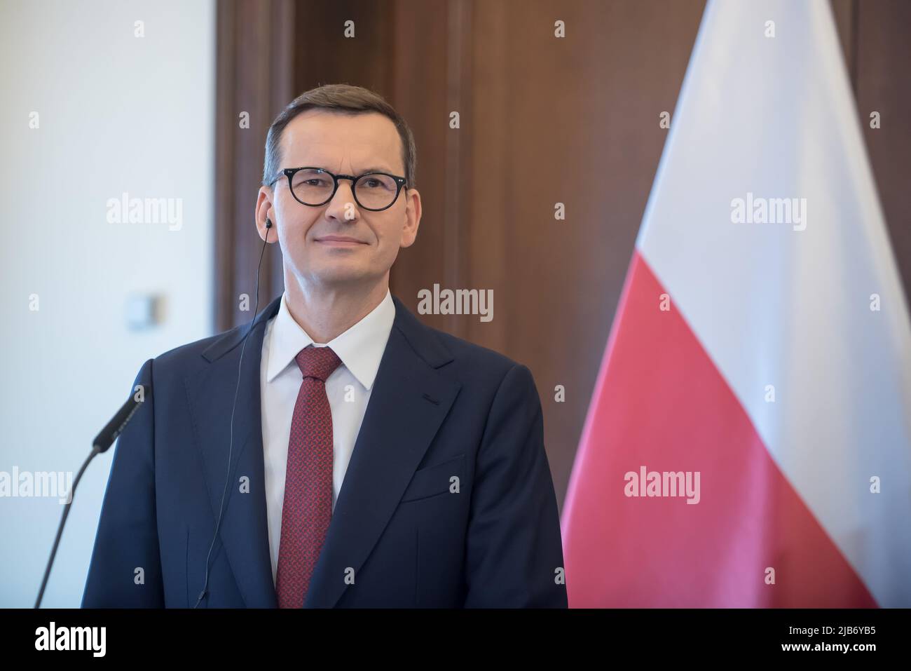 Prag, Tschechische Republik. 03.. Juni 2022. Der polnische Premierminister Mateusz Morawiecki während einer gemeinsamen Pressekonferenz. Am 3.. Juni fand in Prag ein gemeinsames Treffen der tschechischen und polnischen Regierungen statt. Die Mitglieder beider Regierungen diskutieren die aktuelle Lage in der Ukraine, die gemeinsame Energiesicherheit, die bevorstehende tschechische Ratspräsidentschaft der Europäischen Union und weitere Themen. Kredit: SOPA Images Limited/Alamy Live Nachrichten Stockfoto