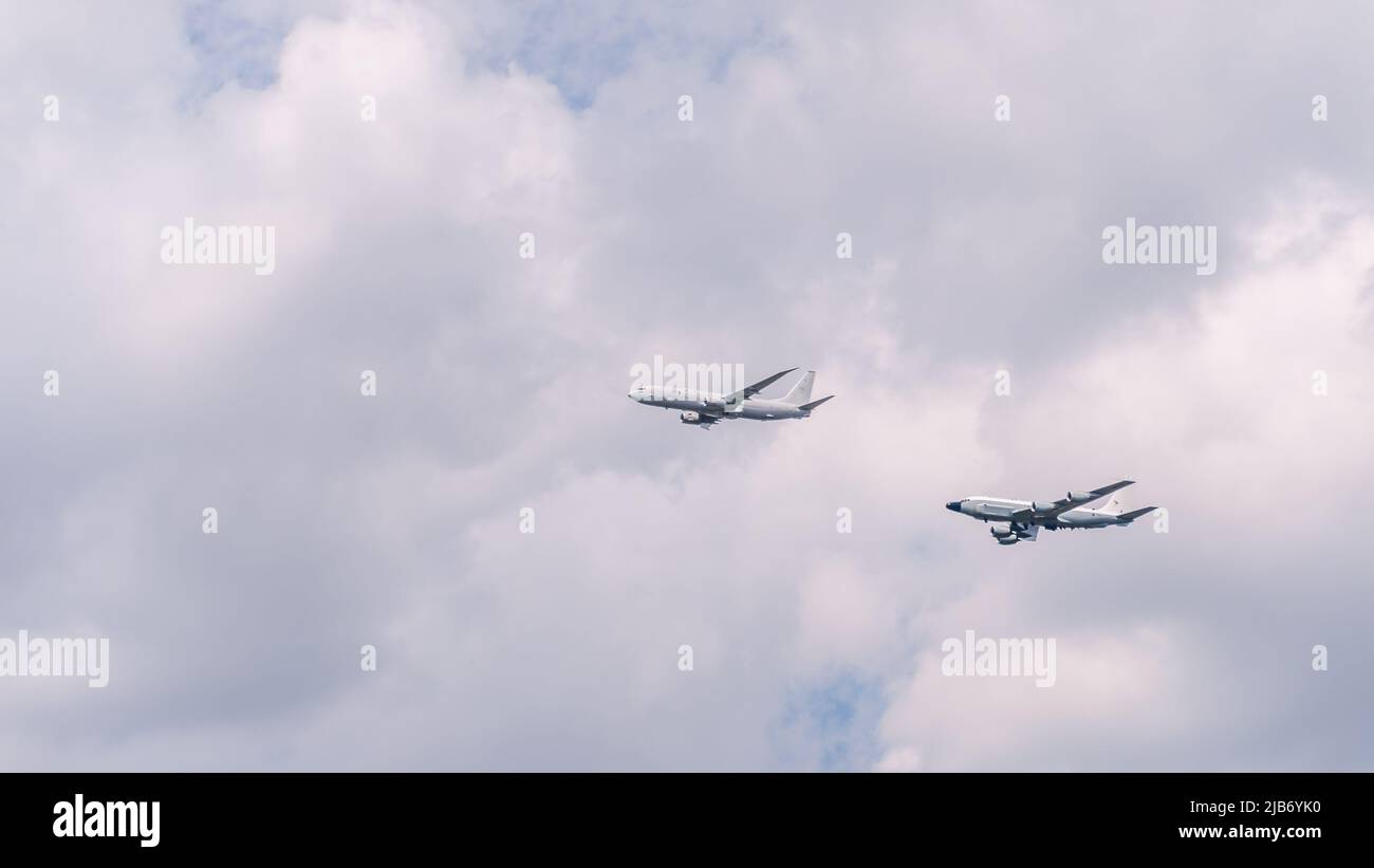 Die Flugzeuge der Royal Air Force fliegen während der Feier des britischen British Jubilee der Königin Elizabeth in London vorbei Stockfoto