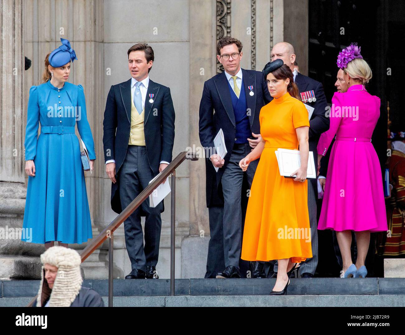 Prinzessin Eugenie und Frau Jack Brooksbank Prinzessin Beatrice und Edoardo Mapelli Mozzi Zara Phillips und Mike Tindall verlassen am 03. Juni 2022 die St. Pauls Cathedral in London, Nach der Teilnahme am Nationalgottesdienst zur Feier des Platin-Jubiläums Ihrer Majestät der Königin Albert Nieboer/Niederlande OUT/Point de Vue OUT Stockfoto