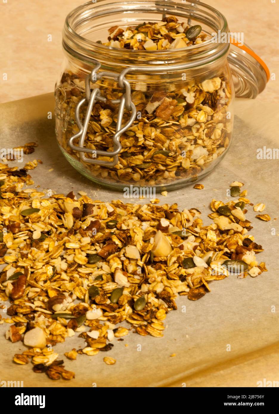 Ein Glas hausgemachtes Müsli Stockfoto