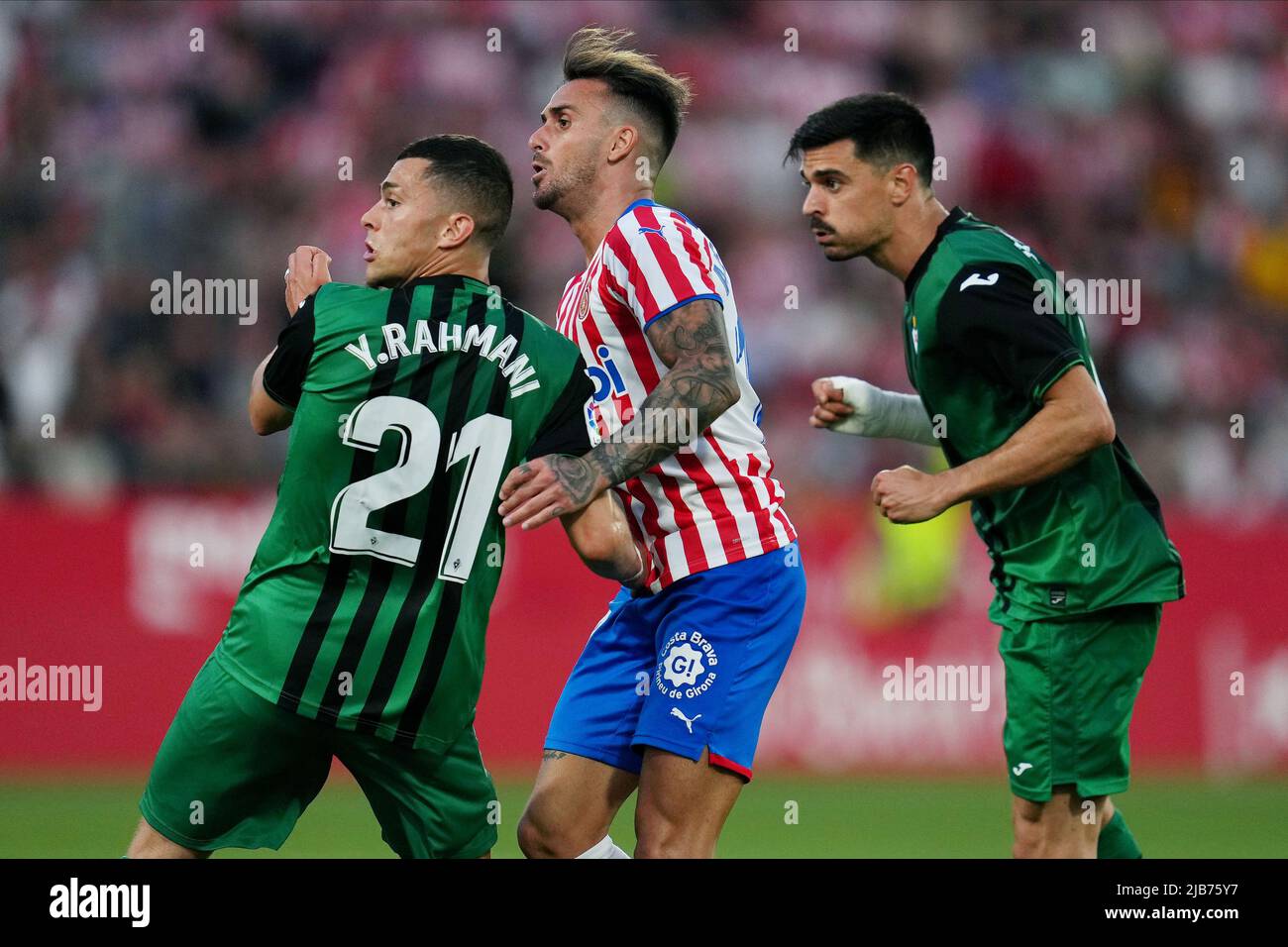 Aleix Garcia vom FC Girona, Yanis Rahmani und Chema von SD Eibar während des Spiels der La Liga SmartBank, das Halbfinalspiel zwischen dem FC Girona und SD Eibar, spielte am 2. Juni 2022 im Montilivi-Stadion in Girona, Spanien. (Foto von Bagu Blanco / PRESSINPHOTO) Stockfoto