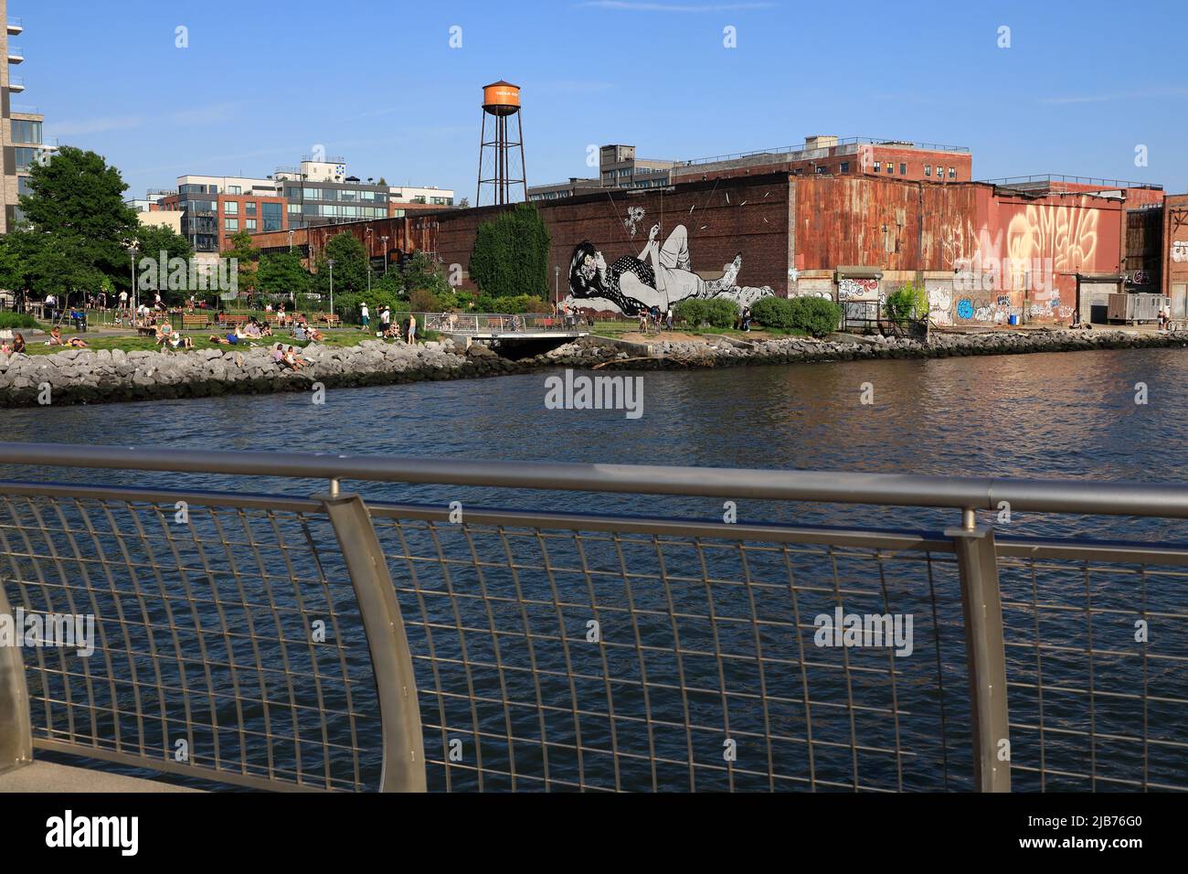 WNYC Sender Park mit East River.Greenpoint.Brooklyn.New York City.USA Stockfoto